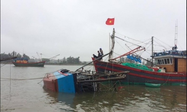 Quảng Trị: 500 người còn hoạt động trên biển trong vùng bão đi qua